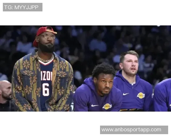 里夫斯谈与詹姆斯东契奇共打球的责任感与自我期许 里夫斯谈与詹姆斯东契奇共打球的责任感与自我期许