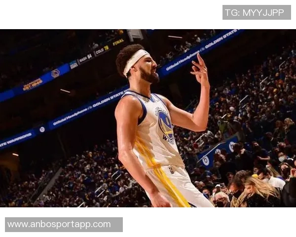 克莱汤普森逆袭之路单节狂砍37分单场14记三分震撼全场的传奇表现 克莱汤普森逆袭之路单节狂砍37分单场14记三分震撼全场的传奇表现