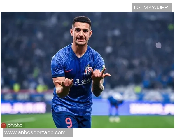 申花强势开局马纳法助攻路易斯破门球队2-0领先首尔