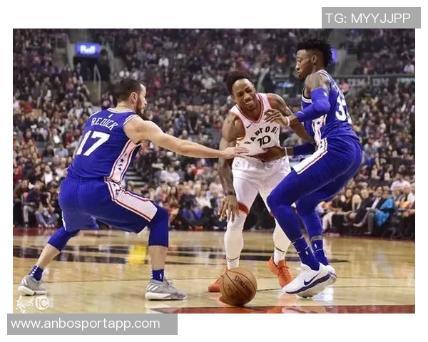 西蒙斯自信表达与拓荒双枪同场竞技的潜力并分享学习经历