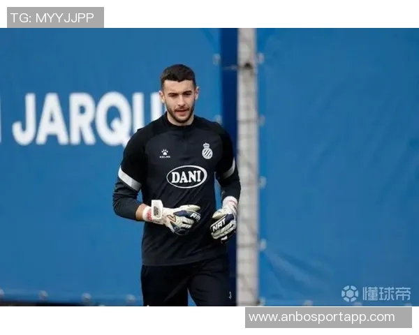 埃里克加西亚训练佩戴面具霍安加西亚国际比赛日后重返球队