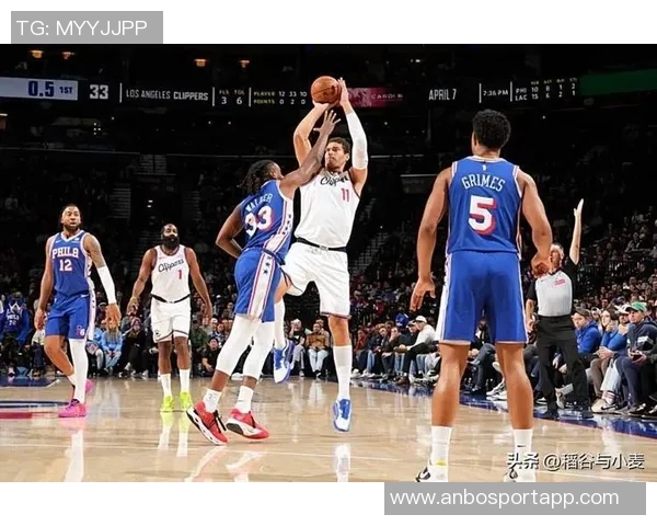 恩比德半场表现平平12投4中仅得13分9篮板2盖帽球队进攻效率堪忧